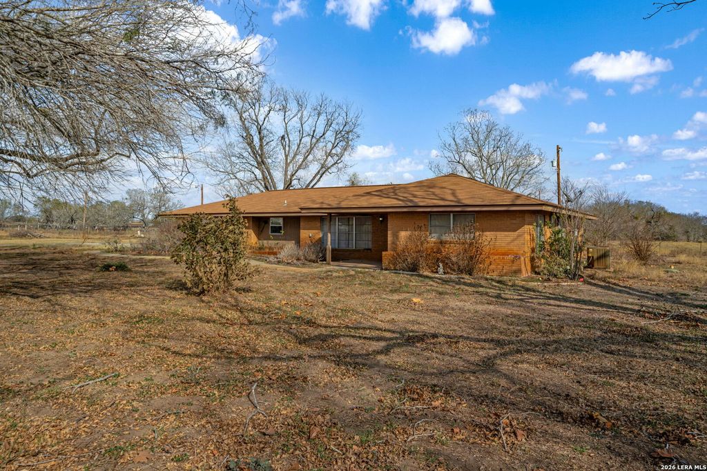 Photo of 7414 us highway 281, Pleasanton, TX 78064 (MLS # 1936360)