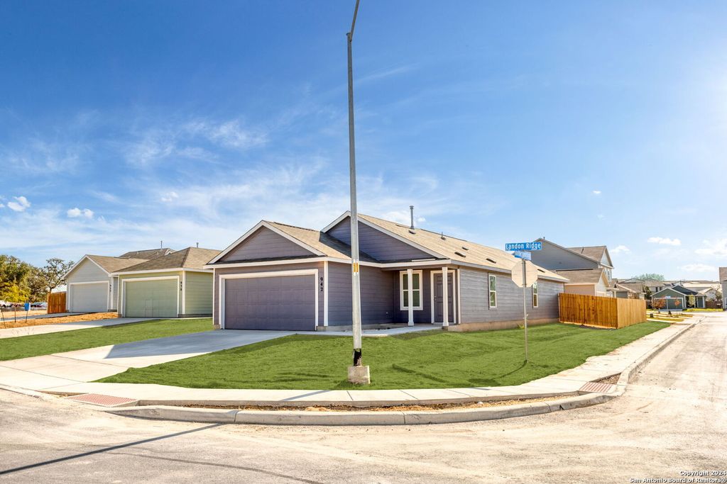 Photo of 942 LANDON RDG, San Antonio, TX 78253 (MLS # 1956750)