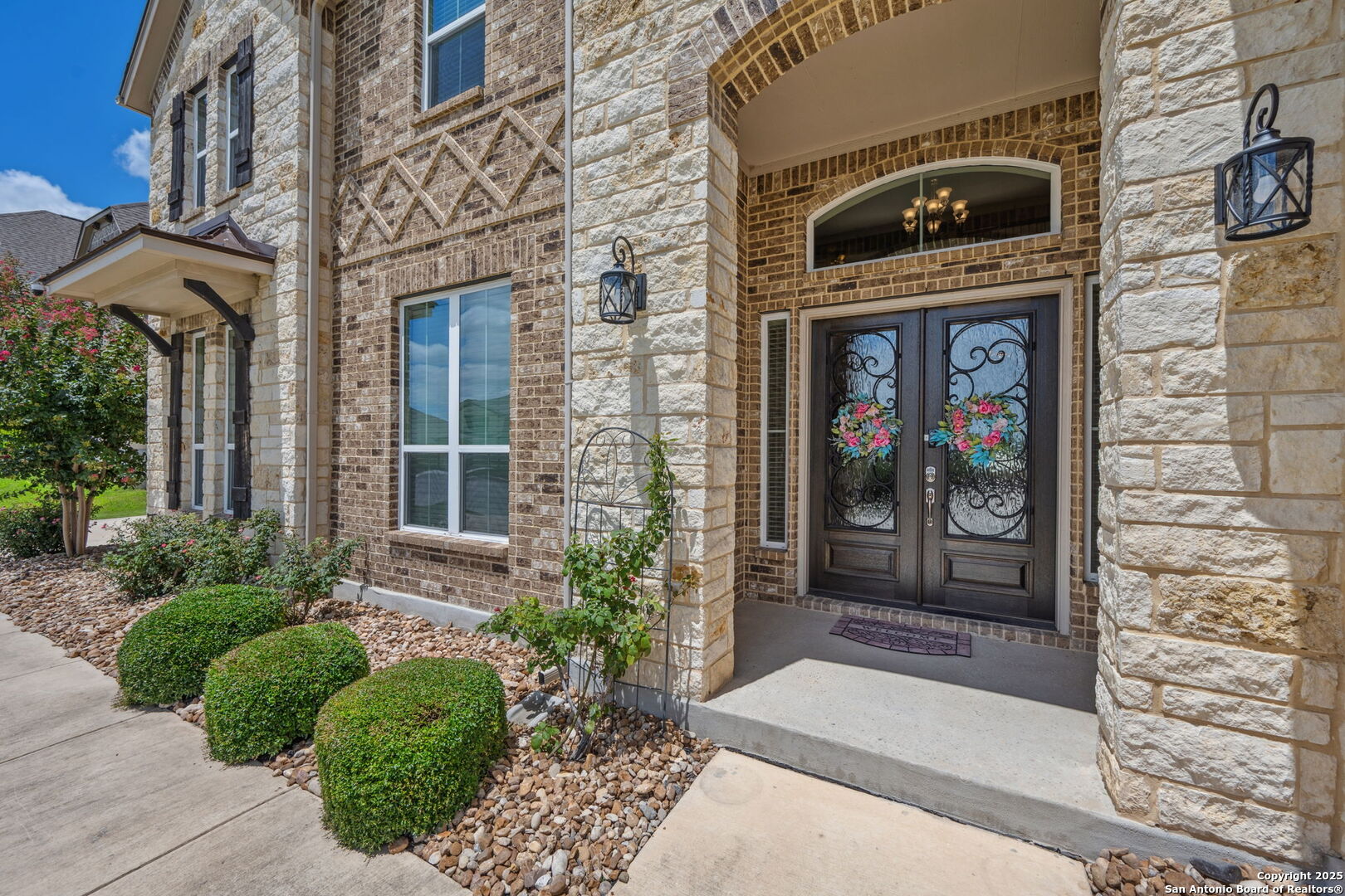 208 Roundtop Hill