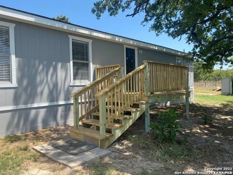 134 Rolling Hills La Vernia TX 78121