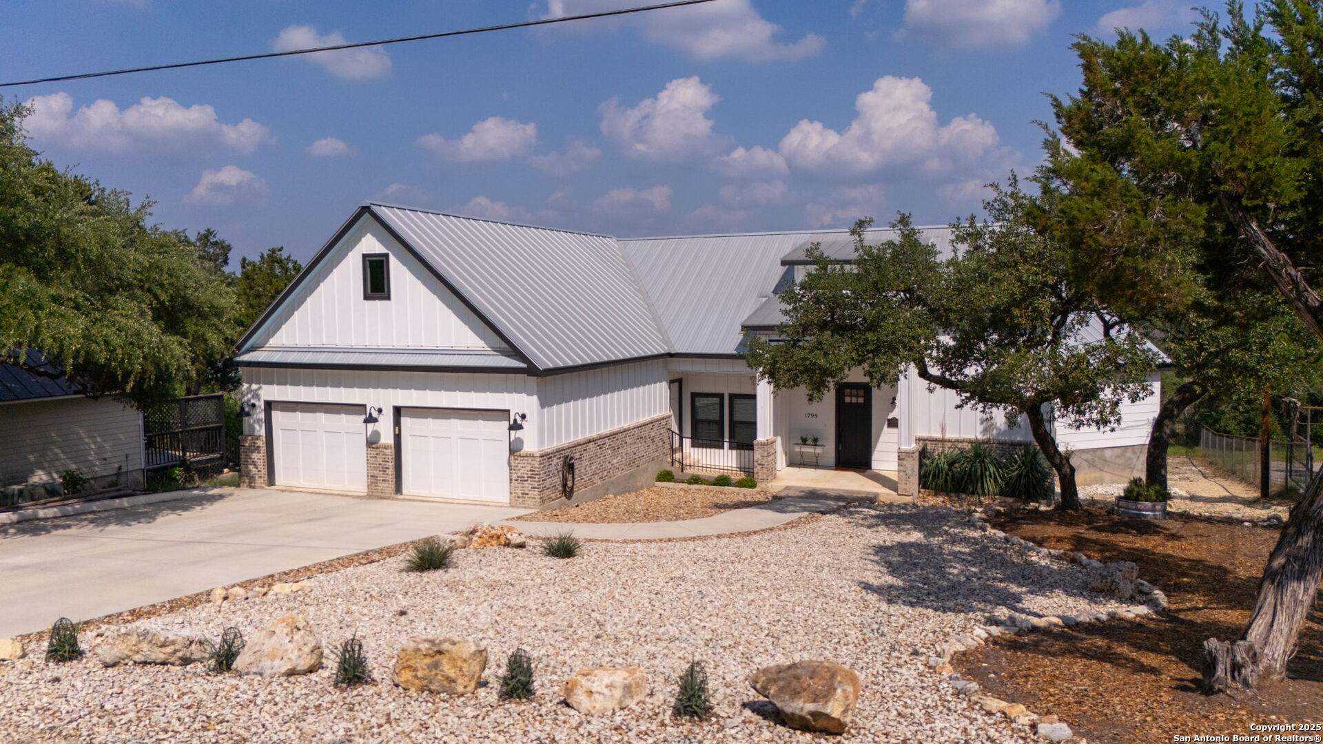 1799 W Lakeside Drive