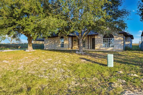 144 Las Palomas Dr La Vernia TX 78121