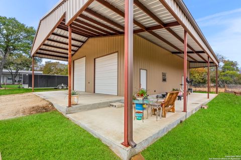 A home in Floresville