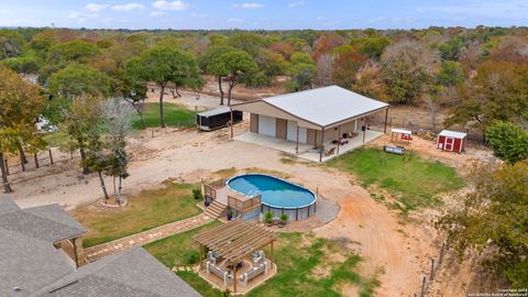 A home in Floresville