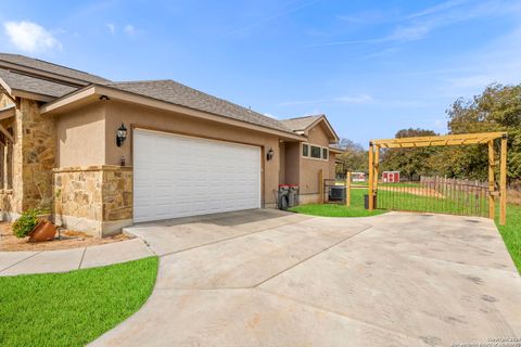 A home in Floresville