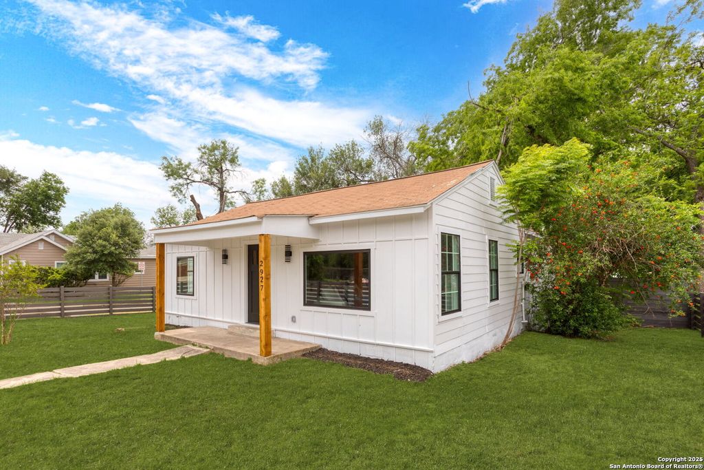 Photo of 2927 New Braunfels, San Antonio, TX 78210 (MLS # 1923755)