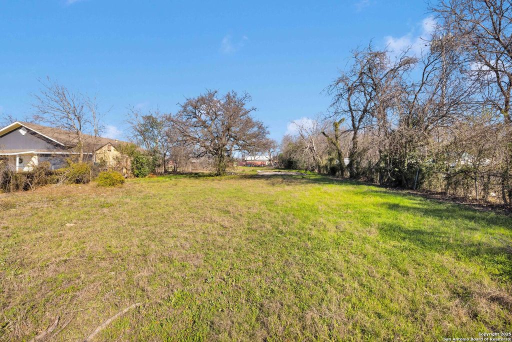 Photo of 126 NW 36th, San Antonio, TX 78237 (MLS # 1847861)