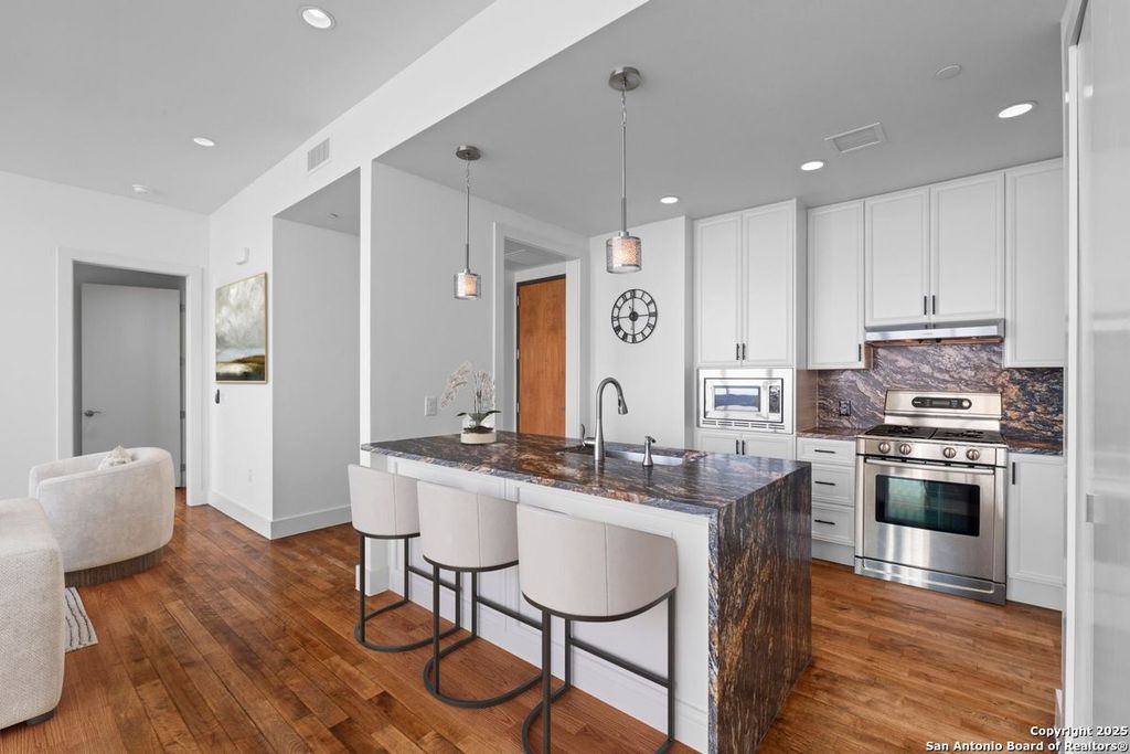 Photo of 610 E Market UNIT 3110, San Antonio, TX 78205 (MLS # 1929850)