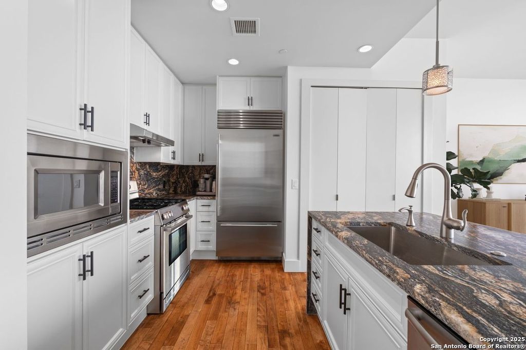 Photo of 610 E Market UNIT 3110, San Antonio, TX 78205 (MLS # 1929850)