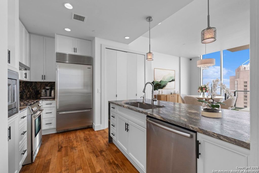 Photo of 610 E Market UNIT 3110, San Antonio, TX 78205 (MLS # 1929850)