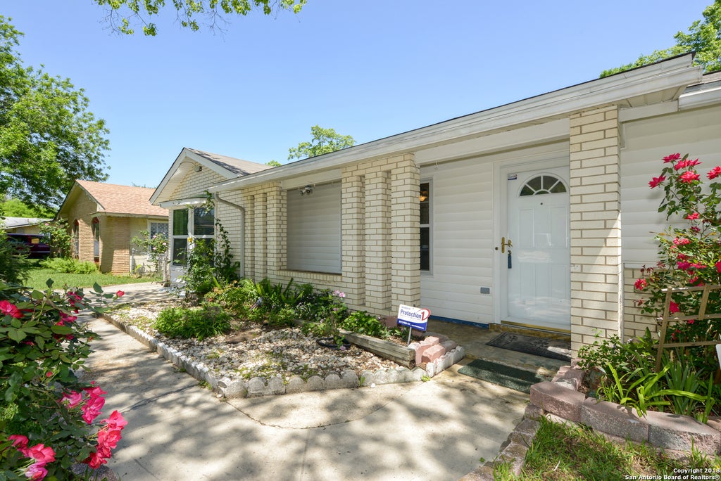 Photo of 1214 KENROCK ST, San Antonio, TX 78227 (MLS # 2007217)