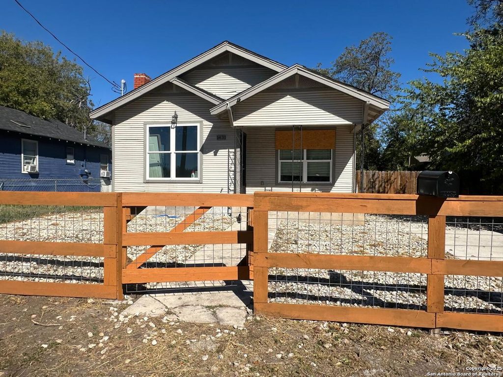 Photo of 1431 crockett, San Antonio, TX 78202 (MLS # 1922130)