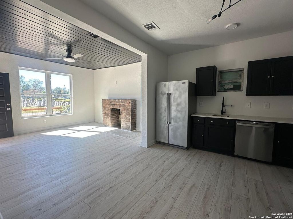 Photo of 1431 crockett, San Antonio, TX 78202 (MLS # 1922130)