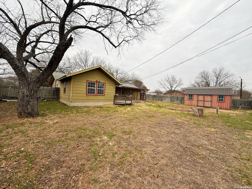 Photo of 607 N Bowie, Fredericksburg, TX 78624 (MLS # 1941607)
