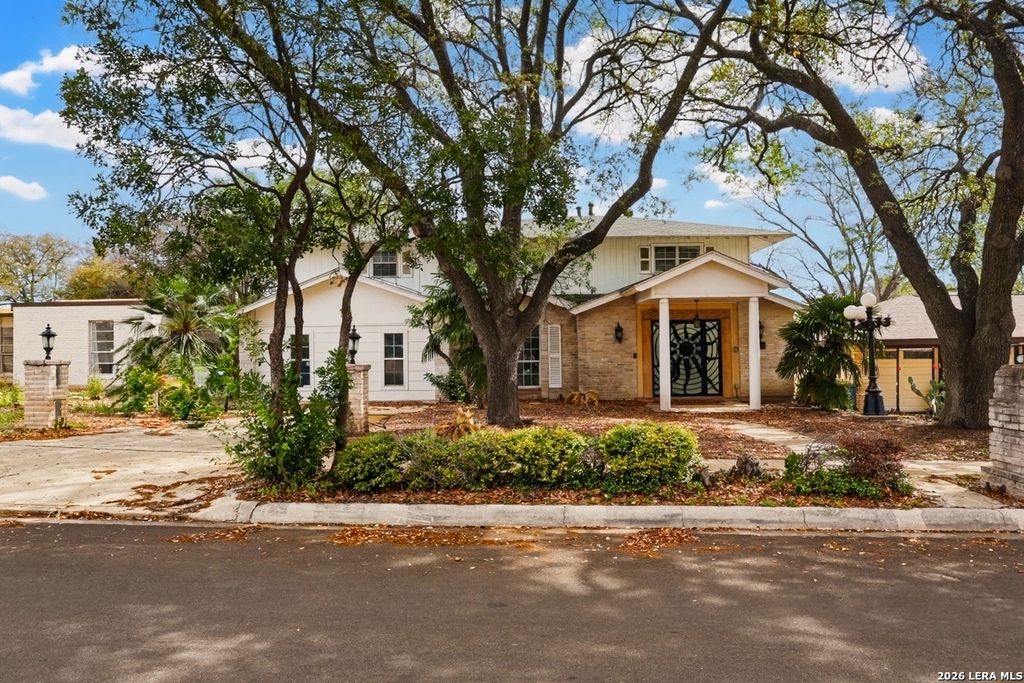 Photo of 10804 LANDS RUN ST, San Antonio, TX 78230 (MLS # 1956099)