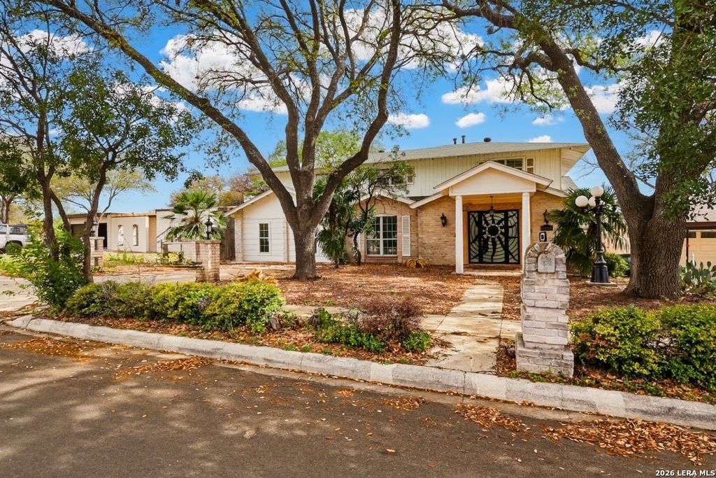 Photo of 10804 LANDS RUN ST, San Antonio, TX 78230 (MLS # 1956099)