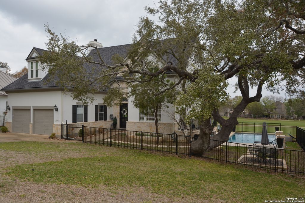 Photo of 29707 Fairway Bluff, Boerne, TX 78015 (MLS # 1931050)