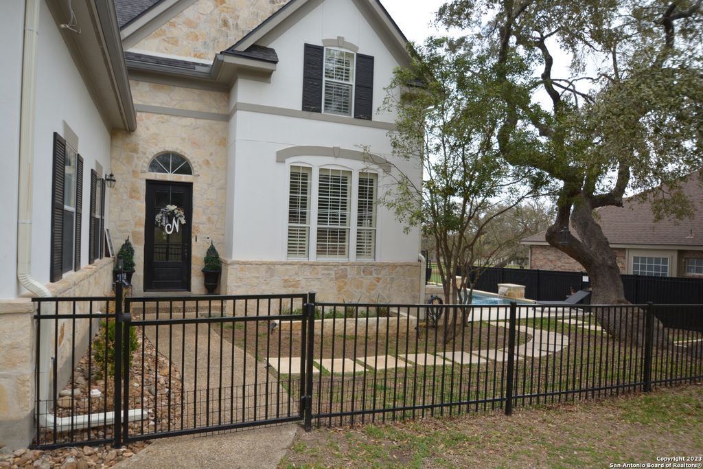 Photo of 29707 Fairway Bluff, Boerne, TX 78015 (MLS # 1931050)