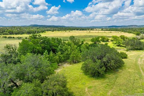 8 Cypress Creek Rd Comfort TX 78013