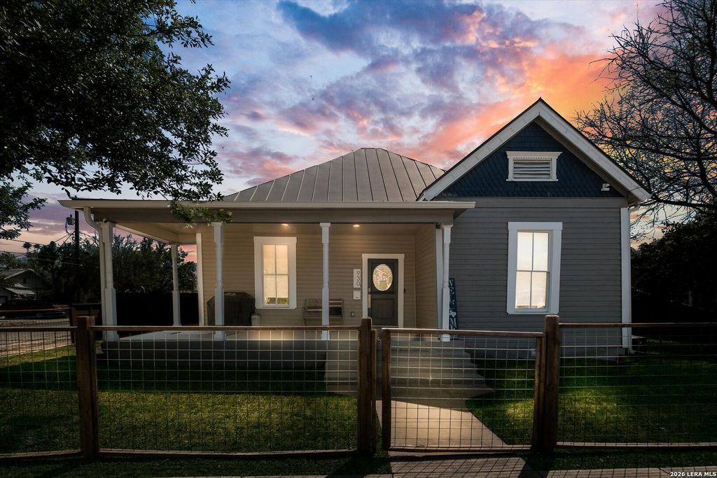 Photo of 930 Hays, San Antonio, TX 78202 (MLS # 1955120)