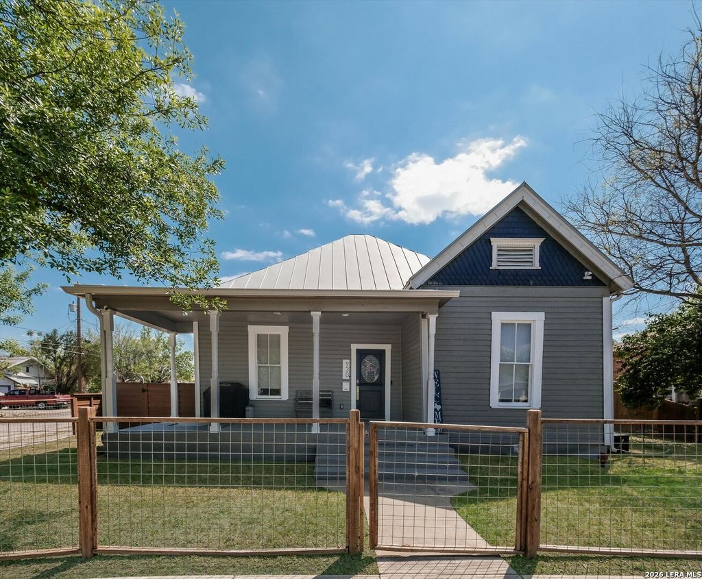 Photo of 930 Hays, San Antonio, TX 78202 (MLS # 1955120)