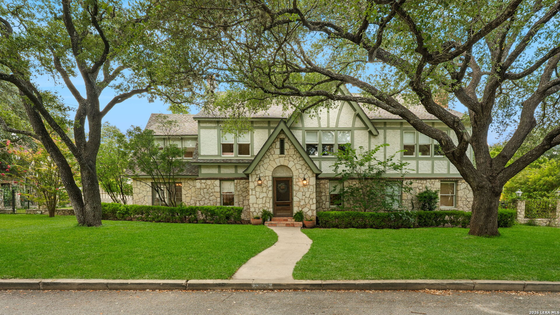 137 PARK DR