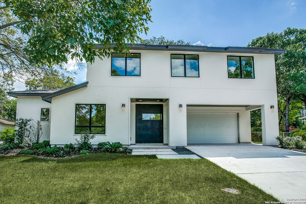 Photo of 804 Canterbury Hill, Terrell Hills, TX 78209 (MLS # 1910187)
