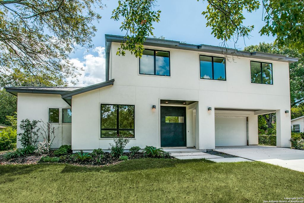 Photo of 804 Canterbury Hill, Terrell Hills, TX 78209 (MLS # 1910187)