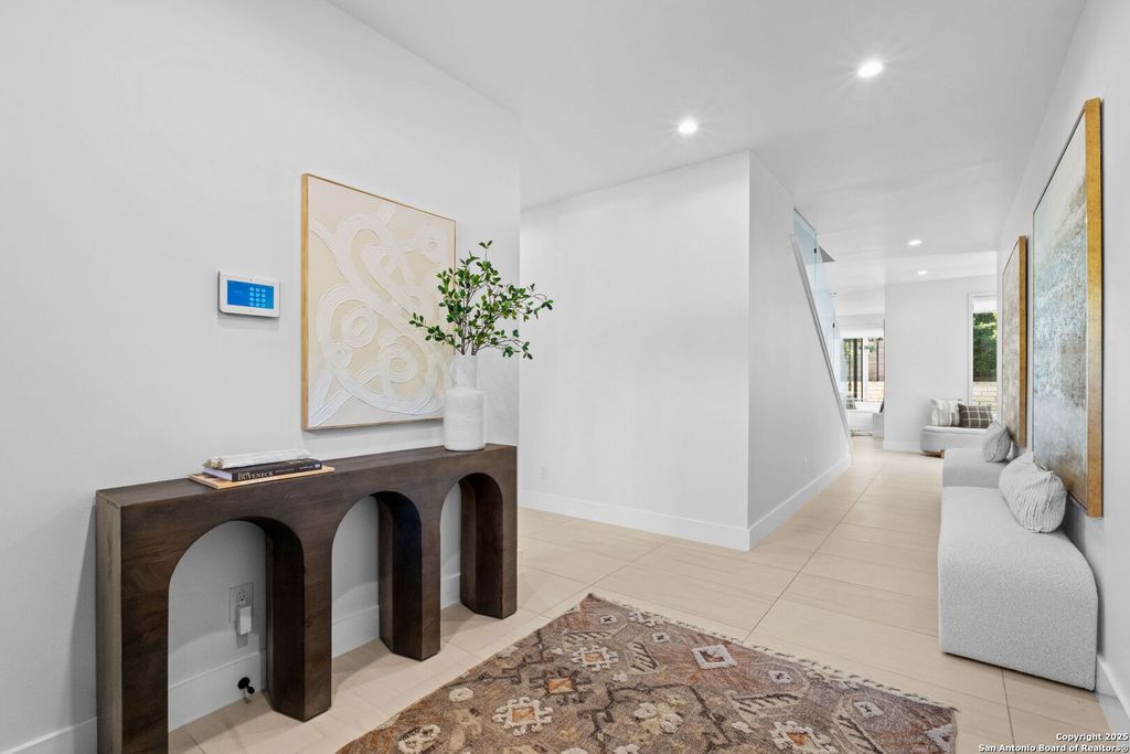 Photo of 804 Canterbury Hill, Terrell Hills, TX 78209 (MLS # 1910187)