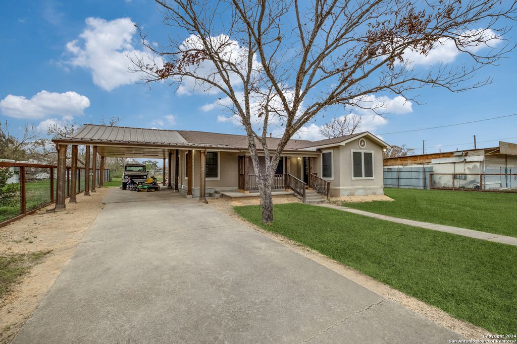 Photo of 419 Moursund Blvd, San Antonio, TX 78221 (MLS # 1950517)