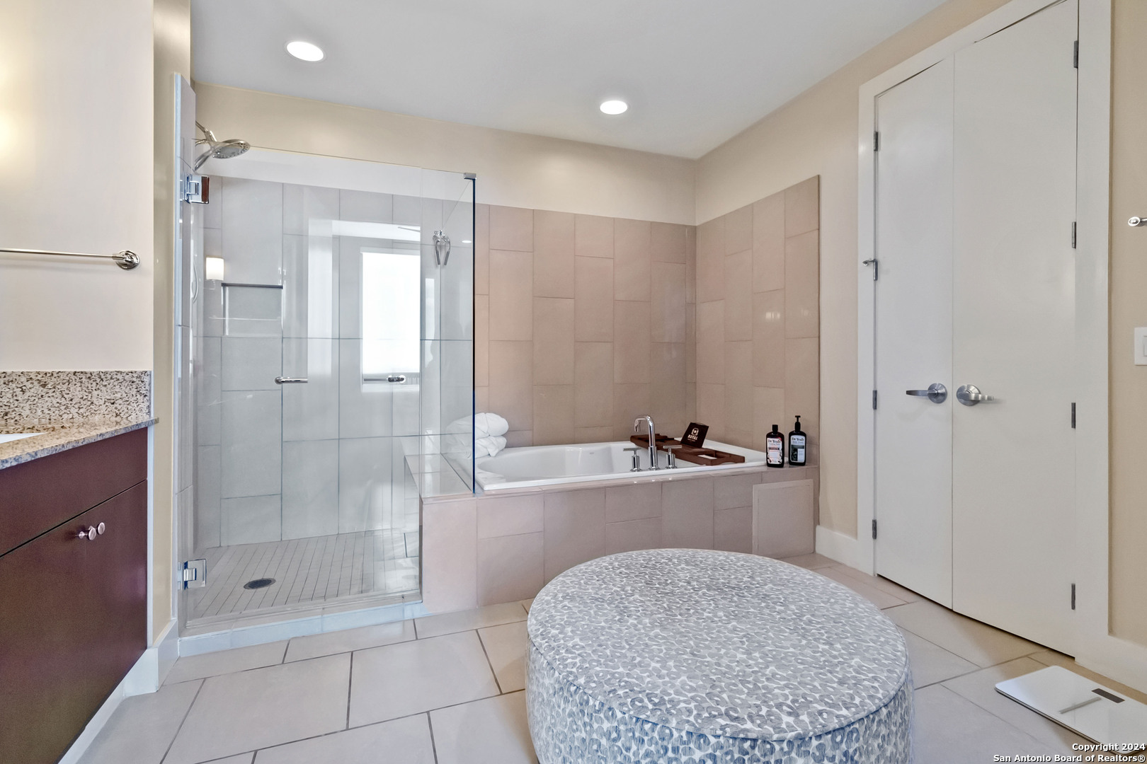 San Antonio, Texas 78205, United States, 2 Bedrooms Bedrooms, ,2 BathroomsBathrooms,Residential,Active,153473