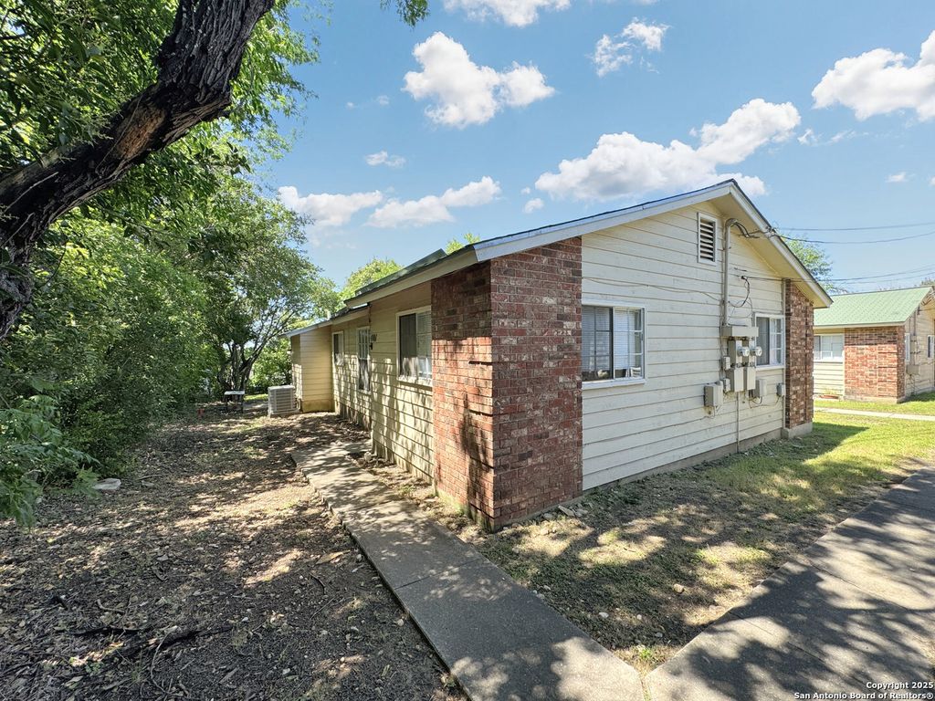 Photo of 844 E SUNSHINE DR 401 #401, San Antonio, TX 78228 (MLS # 1916386)
