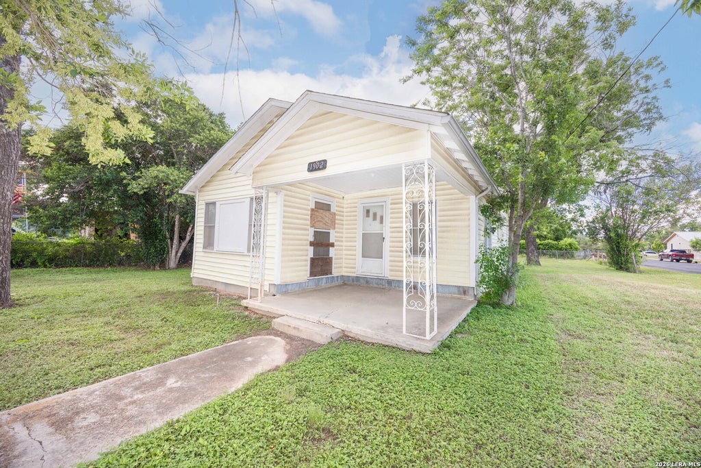 Photo of 1902 17TH ST, Hondo, TX 78861 (MLS # 1993327)
