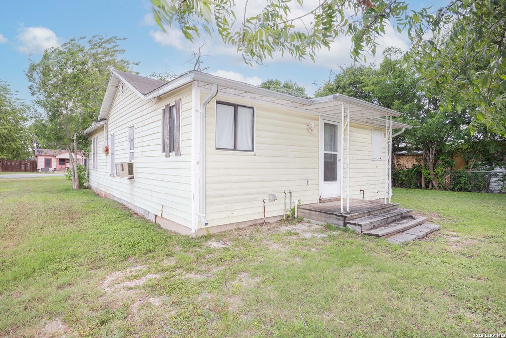 Photo of 1902 17TH ST, Hondo, TX 78861 (MLS # 1993327)