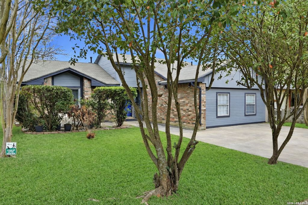 Photo of 8104 Forest Bow, Live Oak, TX 78233 (MLS # 1947824)