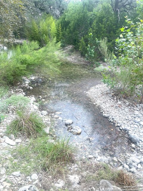 2765 W RR 337 Leakey TX 78873