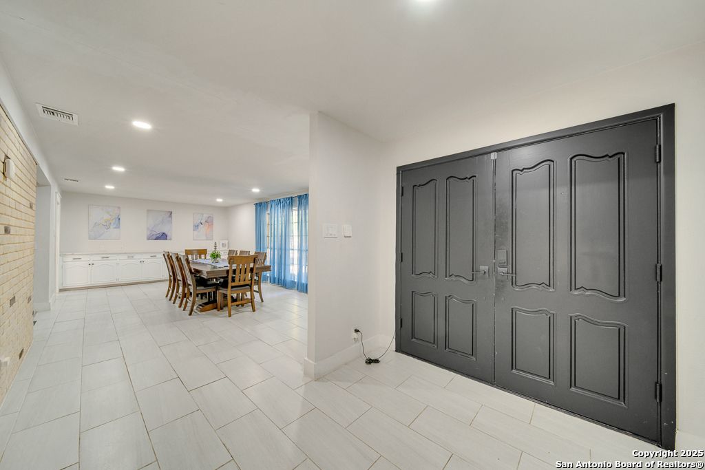 Photo of 605 Squires, Castle Hills, TX 78213 (MLS # 1925456)