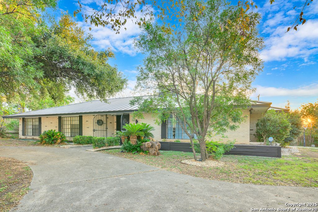 Photo of 605 Squires, Castle Hills, TX 78213 (MLS # 1925456)