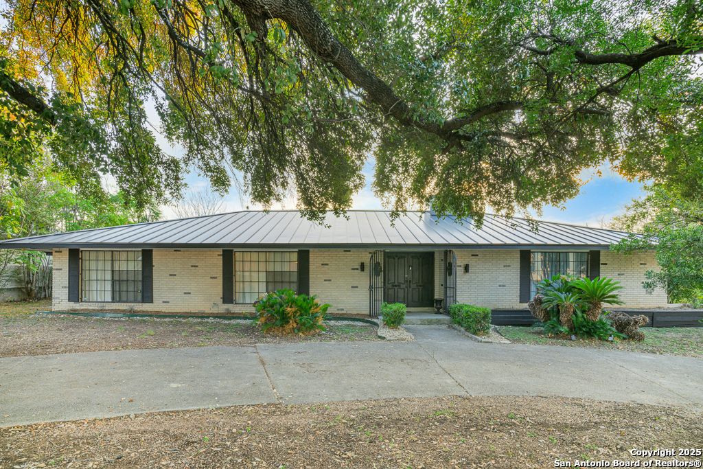 Photo of 605 Squires, Castle Hills, TX 78213 (MLS # 1925456)