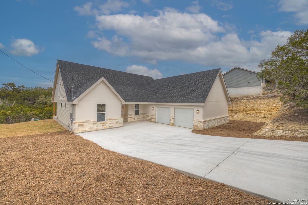 Photo of 328 Compass Rose, Canyon Lake, TX 78133 (MLS # 1935165)
