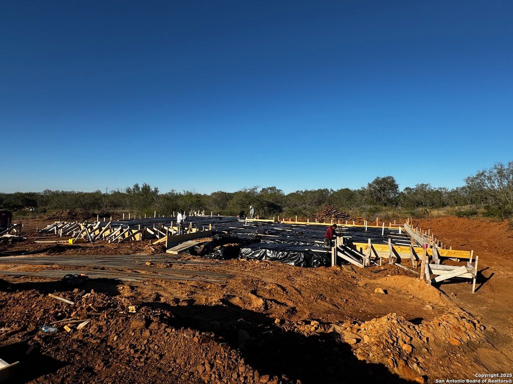 Photo of 107 CR 2638, Devine, TX 78016 (MLS # 1919459)