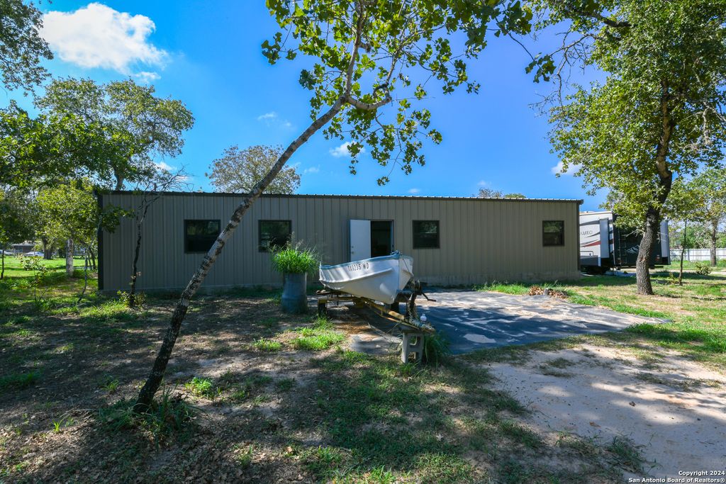 Photo of 270 Camelot Ln, San Antonio, TX 78264 (MLS # 1810505)