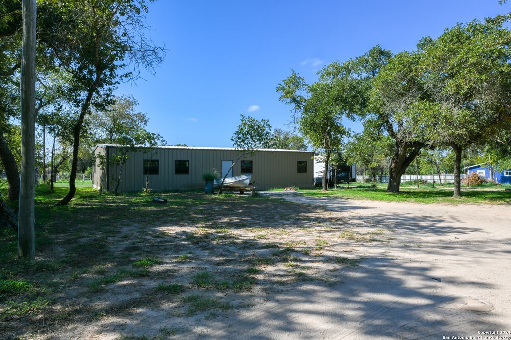 Photo of 270 Camelot Ln, San Antonio, TX 78264 (MLS # 1810505)
