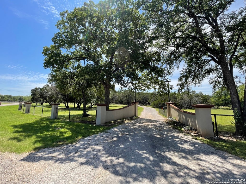 Photo of 450 Georg Oaks, Bulverde, TX 78163 (MLS # 1868838)