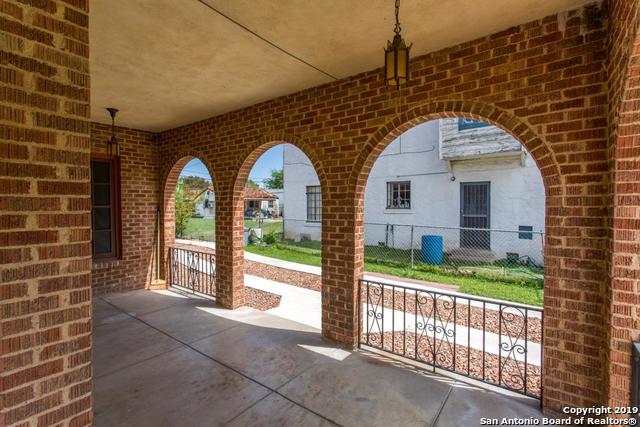 1633 W KINGS HWY