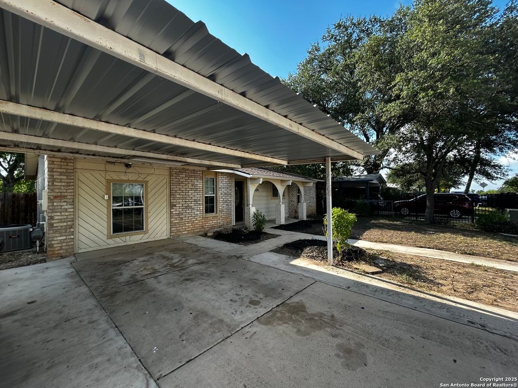 Photo of 1826 Laven Dr, San Antonio, TX 78228 (MLS # 1912782)