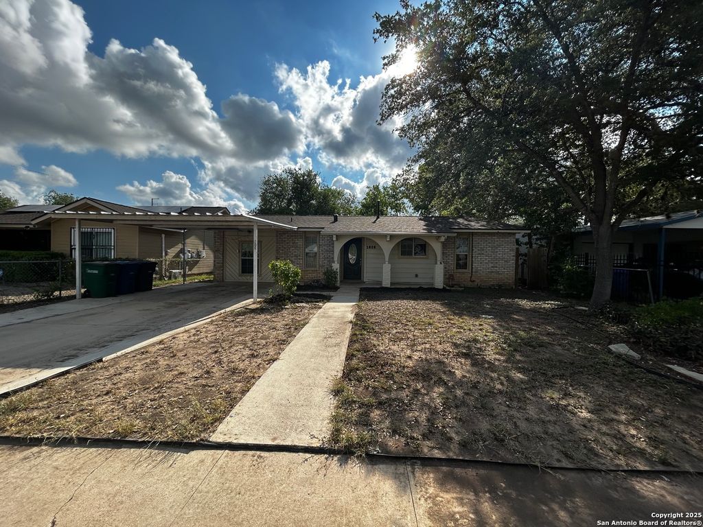 Photo of 1826 Laven Dr, San Antonio, TX 78228 (MLS # 1912782)