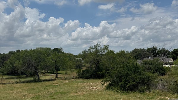 290 STRASBOURG ST, CASTROVILLE, TX 78009 - Image be45052a95a3a5cd40eaa915aa7b32f5/3910737585