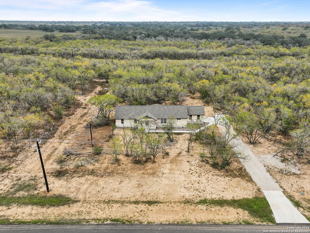 Photo of 149 Sylas Hayes Loop, Pleasanton, TX 78064 (MLS # 1830201)
