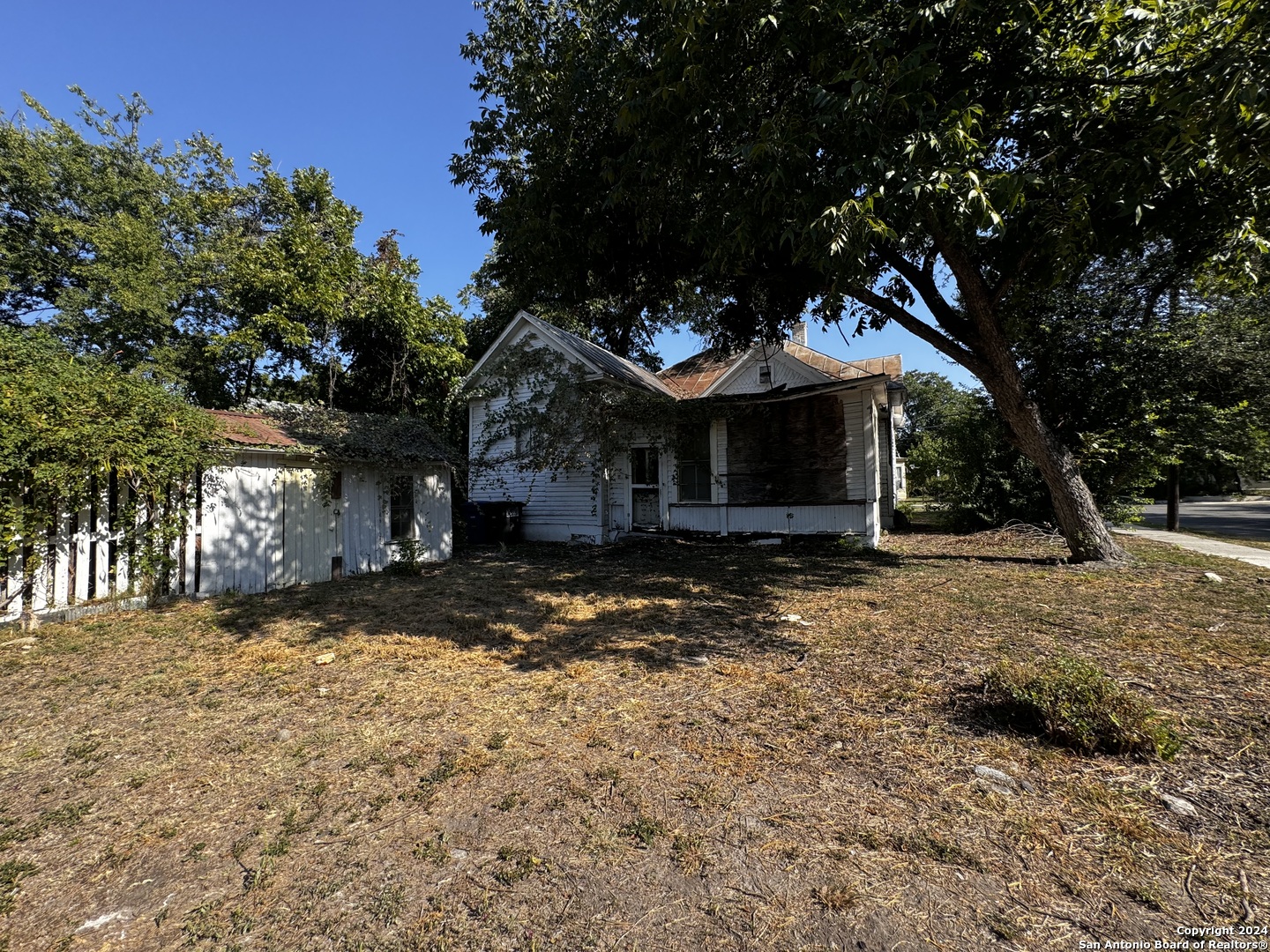 230 DEVINE ST